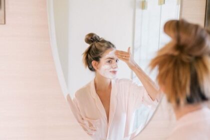 Cuci Muka di Pagi Hari Lebih Baik Tanpa Facial Wash, Benarkah?
