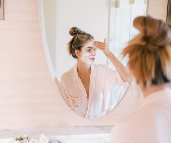 Cuci Muka di Pagi Hari Lebih Baik Tanpa Facial Wash, Benarkah?