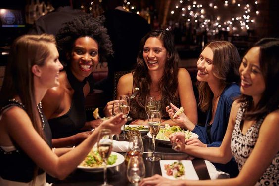 3 Menu yang Tidak Layak Kamu Pesan saat Makan di Restoran