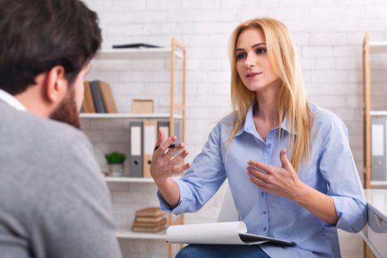 Mengenal Tugas dan Peran Konselor Kesehatan Mental