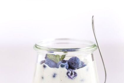 Minum Yoghurt Sebelum atau Sesudah Makan, Lebih Baik Mana?