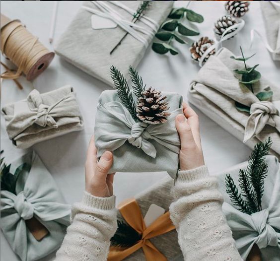 4 Zodiak Memiliki Love Language Gift-Giving!