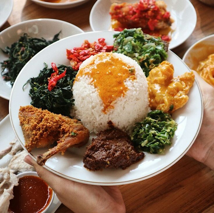 5 Olahan Ayam Favorit di Restoran Padang, Kamu Tim Mana?