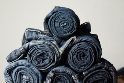 Tips Mudah Mengeringkan Pakaian Jeans saat Musim Hujan