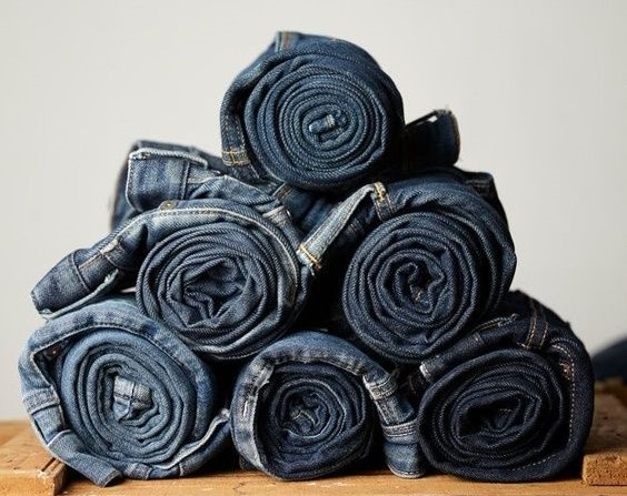 Tips Mudah Mengeringkan Pakaian Jeans saat Musim Hujan