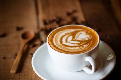 Gerai Kopi China Jual Latte Campuran Espresso dan Saus Babi