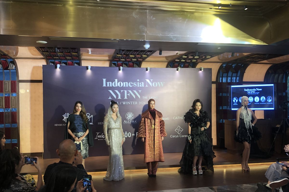 5 Desainer Indonesia Pamerkan Karya di New York Fashion Week
