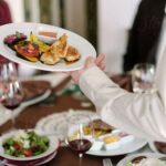 5 Etiket Makan di Restoran yang Jarang Diketahui