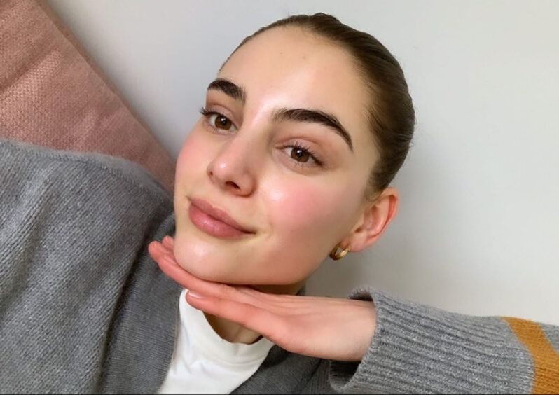 Tips Makeup ke Kantor Agar Wajah Tampil Fresh Seharian