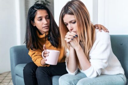 Tips Membantu Teman yang Terjebak dalam 'Abusive Relationship'