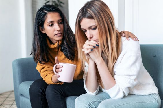 Tips Membantu Teman yang Terjebak dalam 'Abusive Relationship'