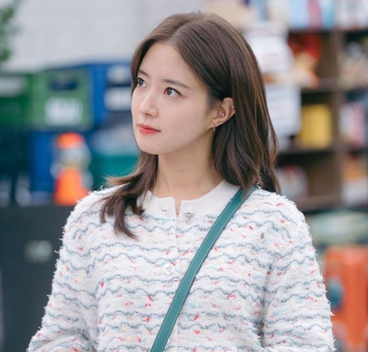 Gaya Modern Vs Tradisional Lee Se Young Saat di Drama Korea