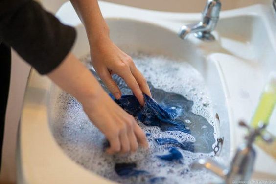 Tips Mencuci Pakaian di Hotel Saat Liburan
