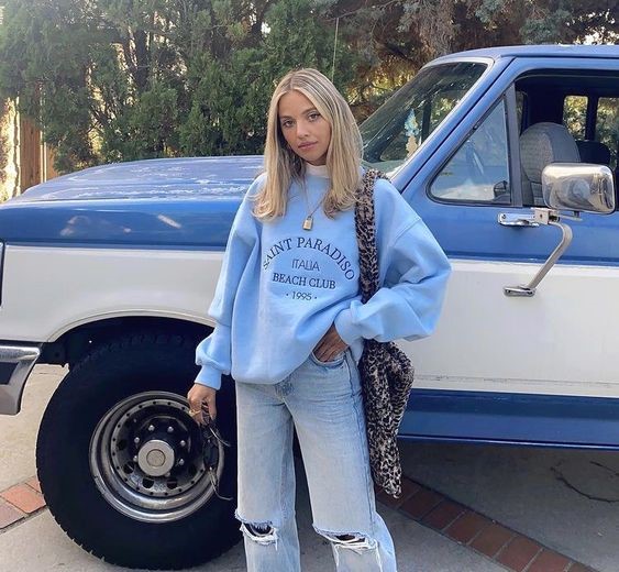 Ide Outfit Sky Blue Ini Cocok Banget untuk Aquarian