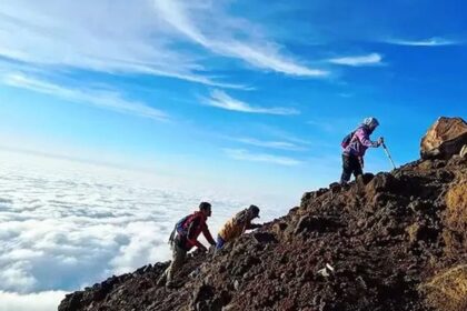Mitos-mitos Gunung Slamet yang Pendaki dan Warga Percayai