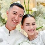 Intip Outfit Ayu Ting Ting Pakai Serba Putih saat Acara Lamarannya
