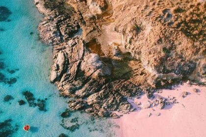 Pink Beach Pulau Padar Masuk 20 Pantai Terbaik Dunia
