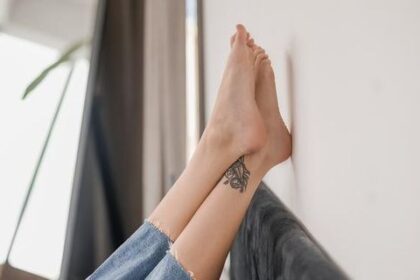 Manfaat Angkat Kaki ke Tembok yang Nggak Banyak Orang Tahu