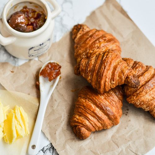Cara Makan Croissant Menurut Ahli Etiket