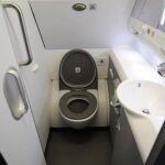 Pramugari Menyarankan Hindari Pakai Tisu Toilet Pesawat