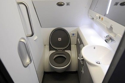 Pramugari Menyarankan Hindari Pakai Tisu Toilet Pesawat