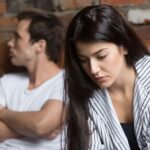 6 Tanda Pasanganmu Berselingkuh Secara Emosional
