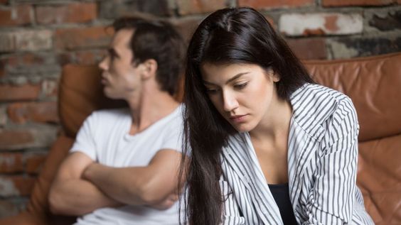 6 Tanda Pasanganmu Berselingkuh Secara Emosional