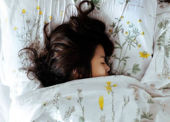 Mengenal Hurkle-Durkling, Tren Tidur Skotlandia yang Viral