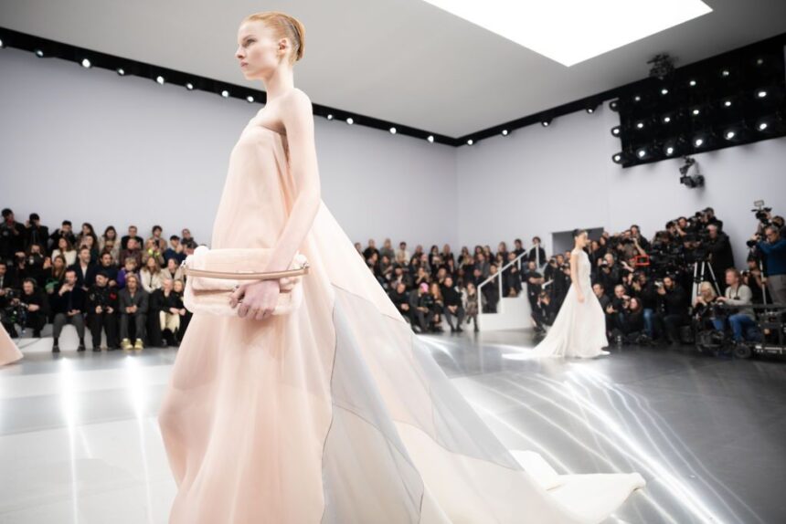6 Koleksi Haute Couture 2024 dengan Pengerjaan Tersulit