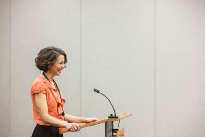 5 Cara Praktis Mengatasi Otak Ngeblank saat Public Speaking