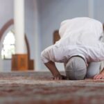 Hukum Buru-buru Salat saat Azan Masih Berkumandang