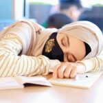 5 Kebiasaan yang Membuat Badan Lemas Saat Puasa