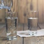 Cara Atur Minum Air Putih 8 Gelas per Hari Selama Puasa