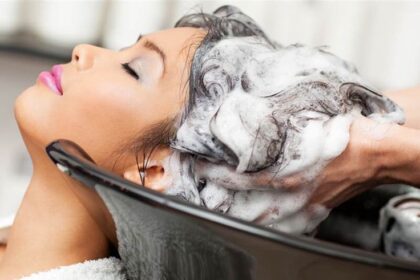 7 Kesalahan Mencuci Rambut yang Sering Dilakukan