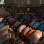 Salat Tarawih Kilat 7 Menit, Ini Hukum Salat Terburu-buru