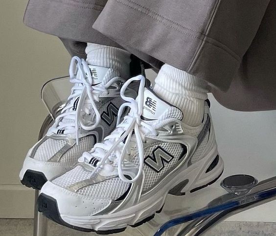 Melihat Kepribadian Seseorang dari Sepatu yang Digunakan