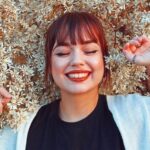 5 Tanda Kamu Pura-Pura Bahagia, Berhenti Bohongi Diri Sendiri