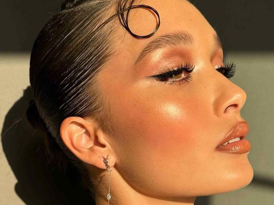 Tips Pakai Liquid Blush Agar Hasilnya Glowing dan Merona