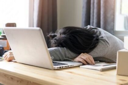 10 Tips Mengatasi Rasa Ngantuk di Tempat Kerja Saat Berpuasa
