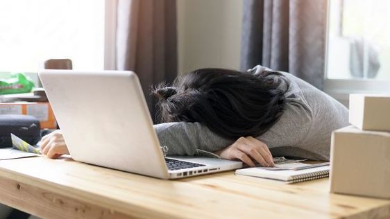 10 Tips Mengatasi Rasa Ngantuk di Tempat Kerja Saat Berpuasa