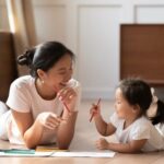 4 Cara Menerapkan Active Listening Parenting pada Anak