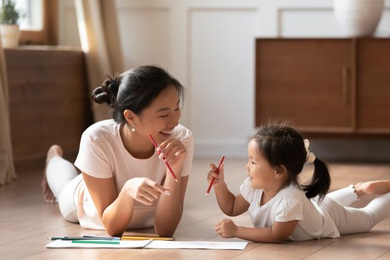 4 Cara Menerapkan Active Listening Parenting pada Anak