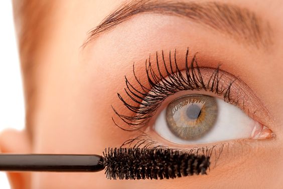 6 Tips Mengaplikasikan Maskara di Bulu Mata Bawah