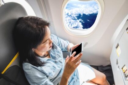 Cara Konek WiFi pada Kecepatan 804 Km per Jam di Pesawat