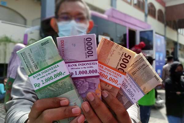 Hukum Tukar Uang Jelang Lebaran, Termasuk Riba?