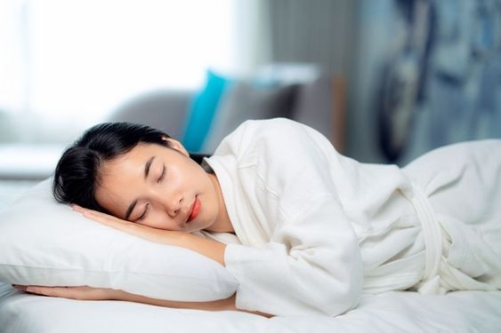 6 Fakta dan Alasan Sebaiknya Melepas Bra Saat Tidur