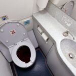 Cara Kerja Toilet di Pesawat Terbang, Tidak Pakai Air!