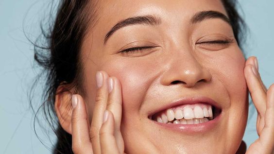 5 Rutinitas Sederhana Pagi Hari yang Bikin Kulit Glowing