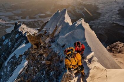 Nepal Keluarkan Aturan Baru untuk Pendaki Gunung Everest