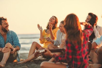 3 Zodiak Selalu Dapatkan Teman Baru, Gak Ragu Pergi Sendiri!